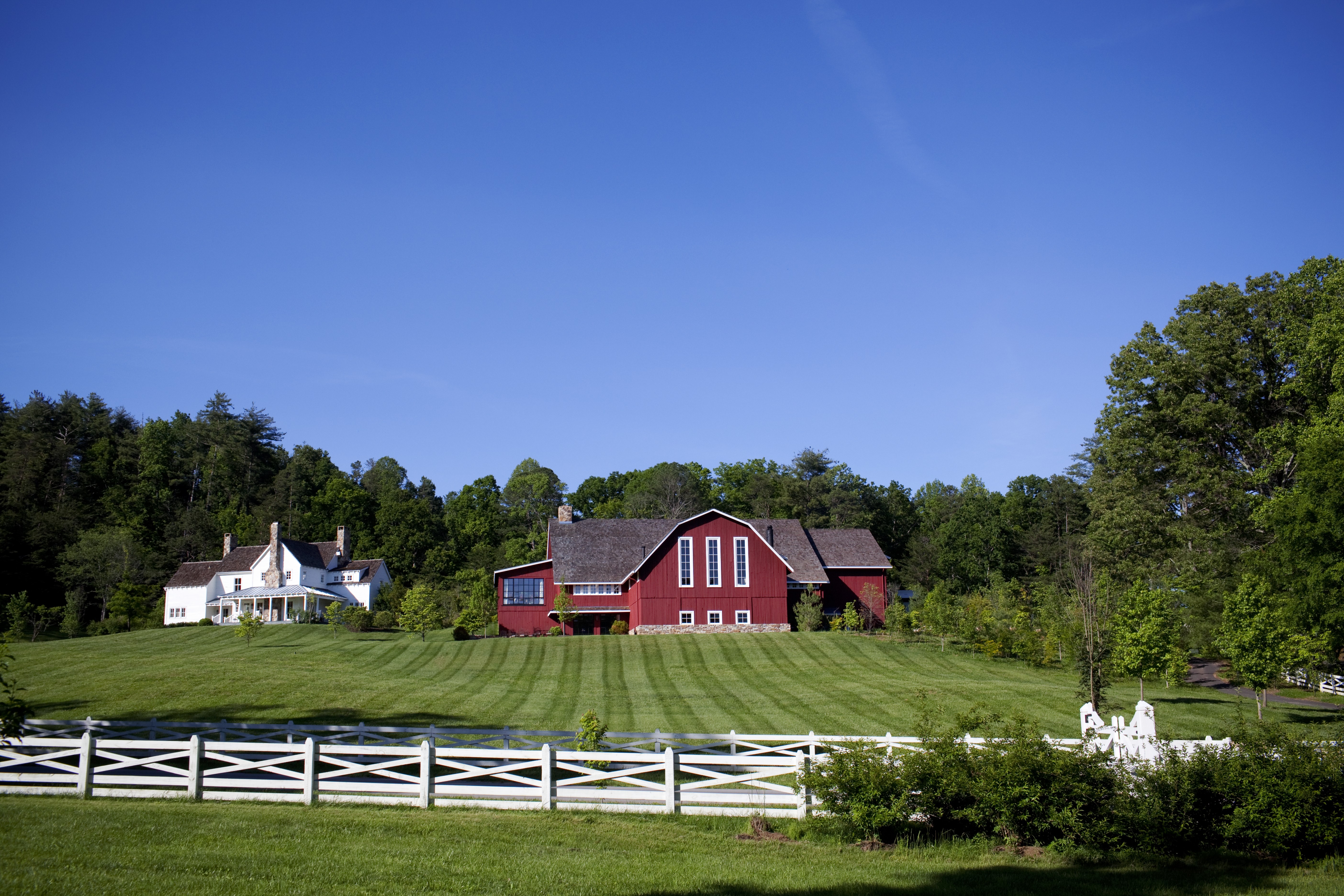 What are some activities at Blackberry Farm in Tennessee?