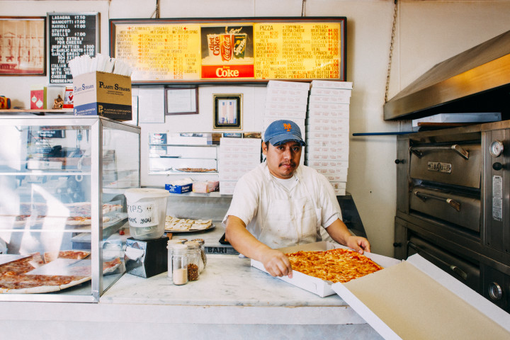 The-New-York-Pizza-Project_Carmines-Original-Pizza_Greenpoint_Joaquin_Maker